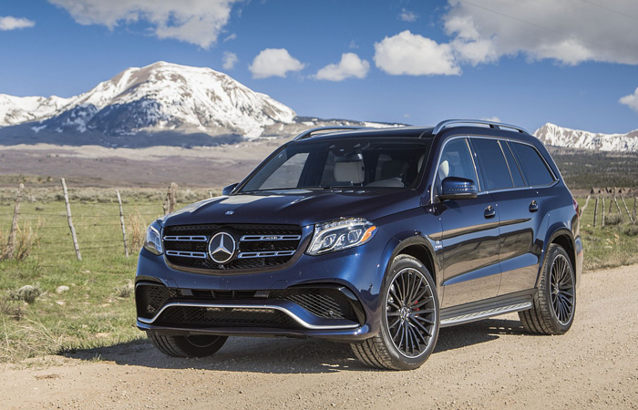 Mercedes Exterior On-Road